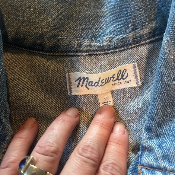 Like New! Madewell The Oversized Trucker Jean Jacket in Kelson Wash - Picture 4 of 9